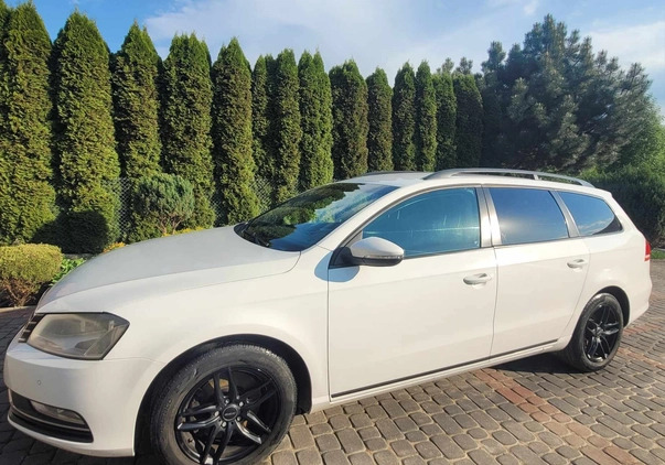 Volkswagen Passat cena 29900 przebieg: 219000, rok produkcji 2012 z Ełk małe 29